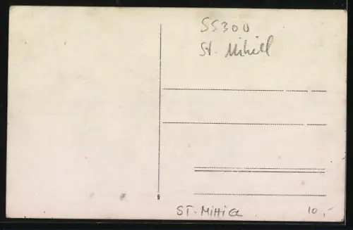 AK St. Mihiel, Soldats devant une église et un kiosque à musique