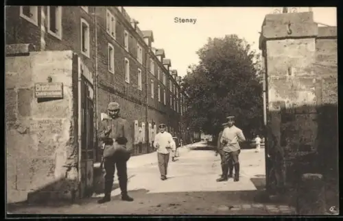 AK Stenay, Entrée de la caserne avec des soldats en uniforme