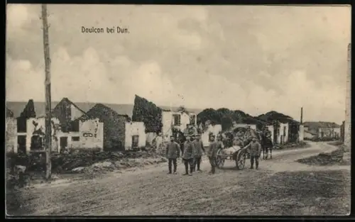 AK Doulcon /Dun, Rue avec soldats et charrette dans le village en ruines