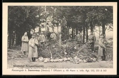 AK Dannevoux, Tombe commune près de Verdun avec des officiers et soldats du Rgt. 130, 135 & 145