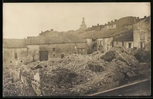 AK Marville, Maisons détruites dans le village après les bombardements