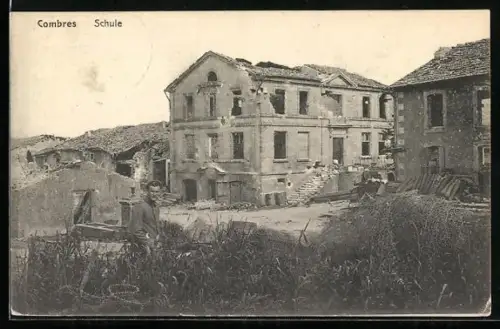 AK Combres, École endommagée après les combats de la Première Guerre mondiale
