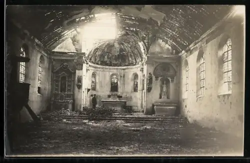 AK Thillot, Intérieur d`une église en ruines après la guerre