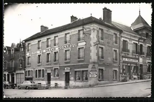 AK Varennes-en-Argonne, Hôtel du Grand Monarque et magasin Le Familistère