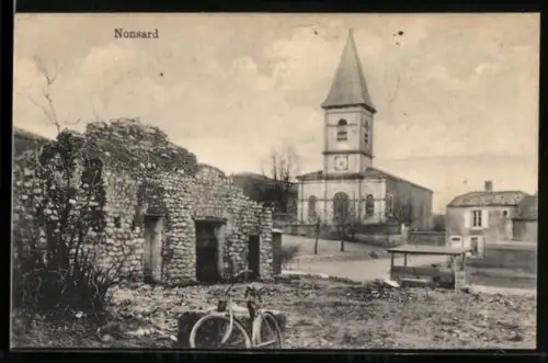 AK Nonsard, Église et ruines d`un bâtiment en pierre