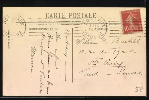 AK Verdun, Caserne Miribel avec soldats devant l`entrée principale