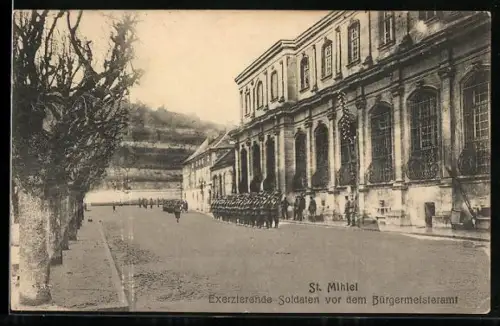 AK St. Mihiel, Soldats exercant devant la mairie
