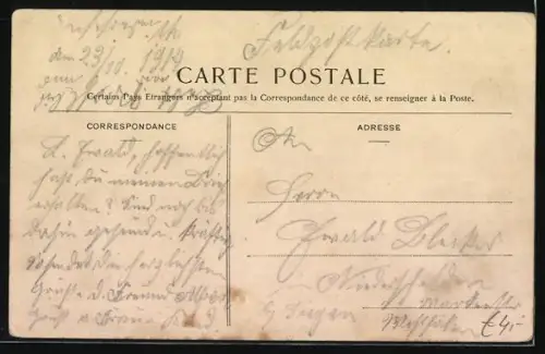 AK Saint-Mihiel, Caserne Canrobert avec soldats devant l`entrée