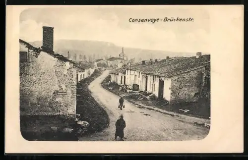 AK Consenvoye, Vue de la Brückenstrasse avec maisons et paysage rural en arrière-plan