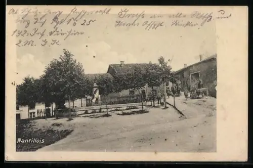 AK Nantillois, Vue sur la place du village avec arbres et bâtiments adjacents