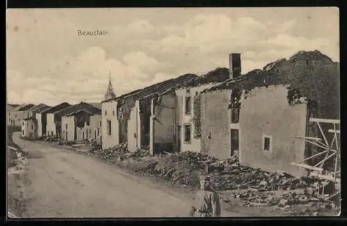 AK Beauclair, Rue principale avec bâtiments en ruine après le conflit