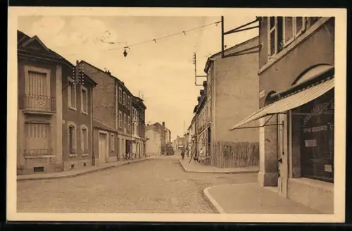 AK Étain /Meuse, Rue de Metz et bâtiments environnants
