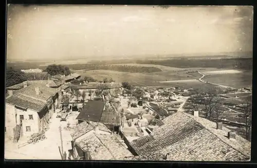 AK Hattonchâtel, Vue aérienne du village avec paysage rural environnant