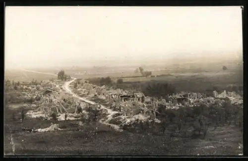 AK Combres, Vue des ruines du village après la destruction