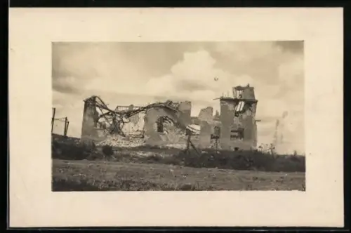 AK Charny-sur-Meuse, Ruines d`une maison détruite après la bataille, près de Verdun