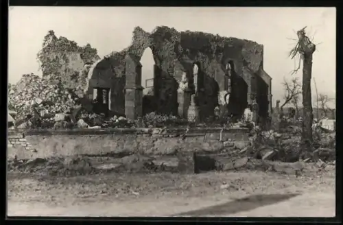 AK Fresnes-en-Woevre, Ruines d`une église après la guerre