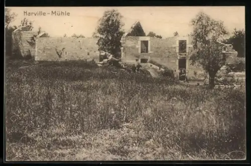 AK Harville, Vue de la vieille meule en pierre et des ruines environnantes