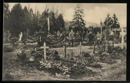 AK Montmédy, Massengrab mit Soldaten im Hintergrund