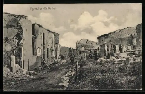 AK Vigneulles-lès-Hatton, Vue des ruines du village après la destruction