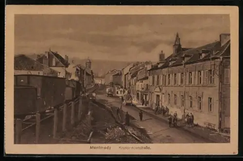 AK Montmédy, Kronprinzenstrasse avec vue sur les bâtiments et la rue animée