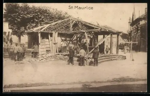 AK St. Maurice, Reconstruction d`un bâtiment avec ouvriers et spectateurs autour