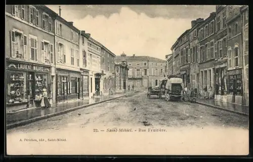 AK Saint-Mihiel, Rue Fruitière avec boutiques et charrettes