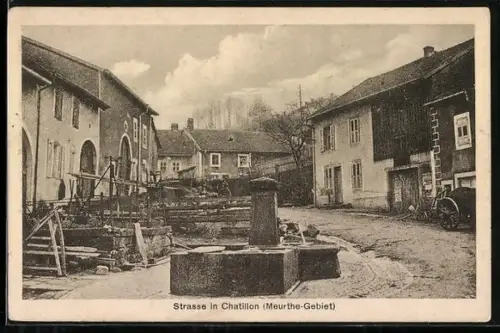 AK Châtillon /Meurthe, Rue avec fontaine et maisons anciennes