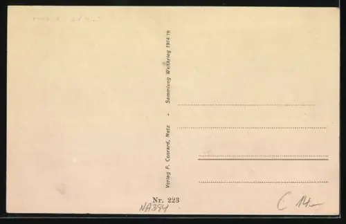 AK St. Mihiel, Kasernen avec soldats devant un bâtiment en ruines