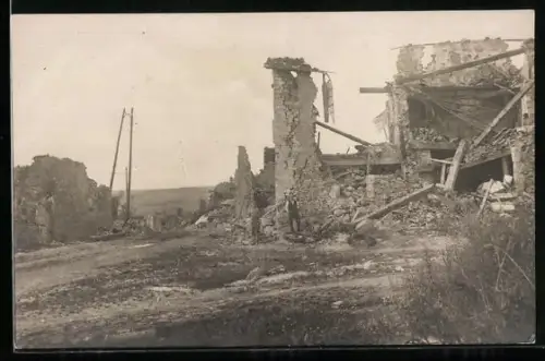 AK Samogneux, Vue des ruines après destruction du village pendant la guerre, 1916