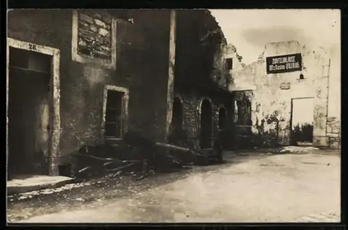 AK Hattonchatel, Rue principale avec bâtiments endommagés