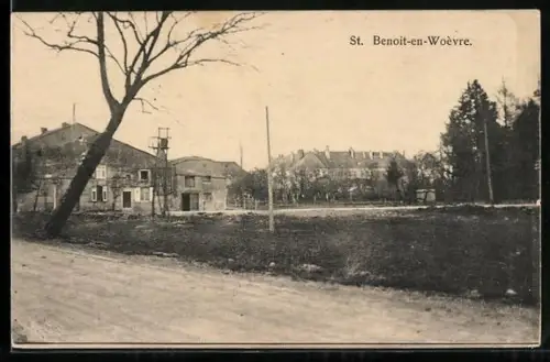 AK St. Benoît-en-Woëvre, Vue sur les bâtiments et la route adjacente