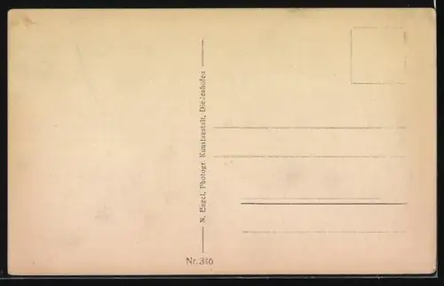 AK Damvillers, Vue de la place centrale avec statue et charrette