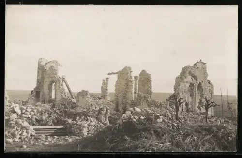 AK Malancourt, Restes de l`église après la guerre, 1917