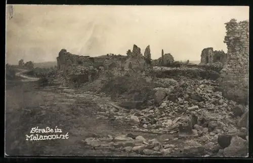 AK Malancourt, Rue en ruines après destruction du village, 1917