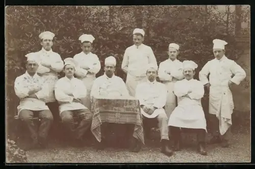 Foto-AK Köche im Garten, Gruppenbild
