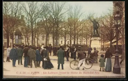 AK Paris, Les Lutteurs devant la Statue..., Ringer