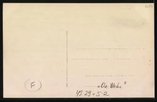 Foto-AK Soldat beim Lesen der Zeitung Die Woche, Jugendstil