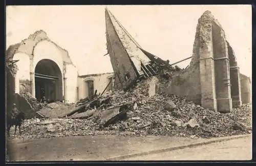 Foto-AK Fouquières-lès-Lens, Église détruite après bombardement, 1917