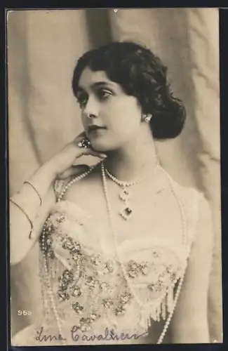 AK Opernsängerin Cavalieri im eleganten Abendkleid