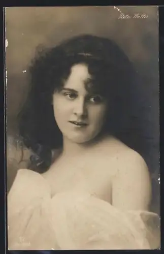 AK Opernsängerin Reta Walter im Kleid