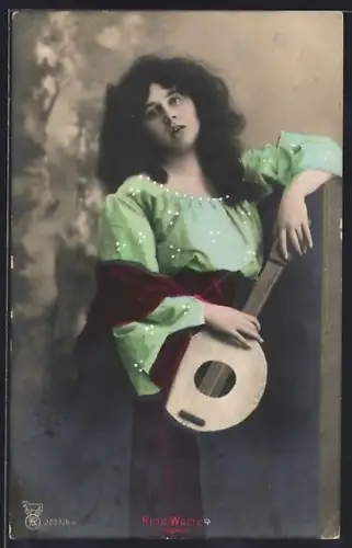 AK Opernsängerin Reta Walter im Kostüm als Mignon mit einer Laute in der Hand