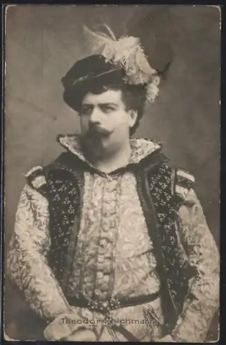AK Theodor Reichmann im Bühnenkostüm mit Federhut