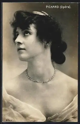 AK Opernsängerin Pichard, Portrait
