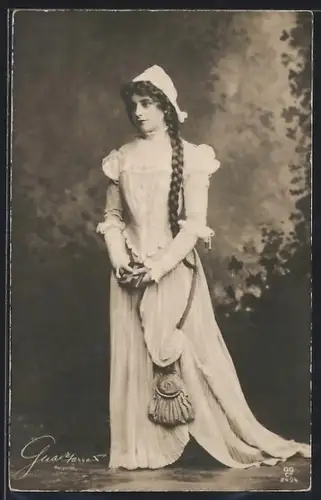 Foto-AK GG Co. Nr. 2494: Fromme Schöne mit langem Flechtzopf