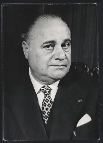 AK Benjamino Gigli, Portrait mit Einstecktuch