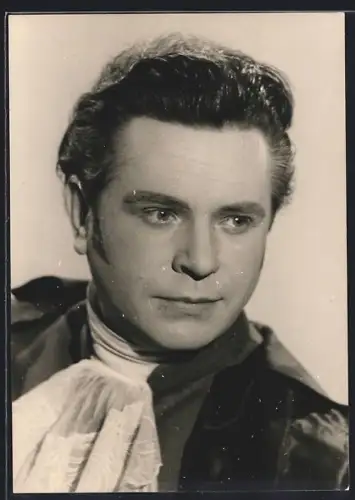 AK Manfred Hentschel in Barbier von Sevilla, Portrait