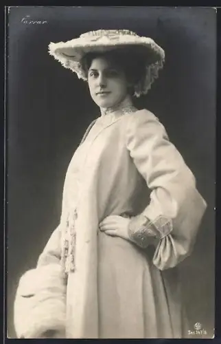 AK Opernsängerin Gerladine Farrar mit Pelzmuff