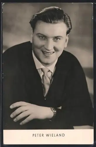 AK Peter Wieland lächelt, Portrait