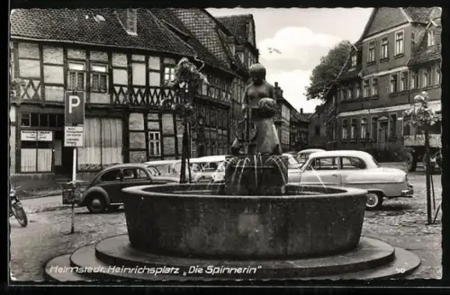 AK Helmstedt, Heinrichsplatz, Die Spinnerin