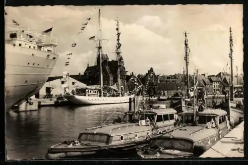 AK Wismar, Hafen, Schiffe, Stadtansicht